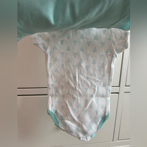 DREAM GRO 4 piece onesie set - Picture 9 of 9